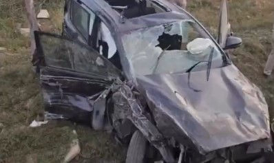 કર્ણાટકમાં ભયંકર કાર અકસ્માત, IAS ઓફિસર સહિત તેમના બે ભાઈ કાળને ભેટ્યાં 2 - image