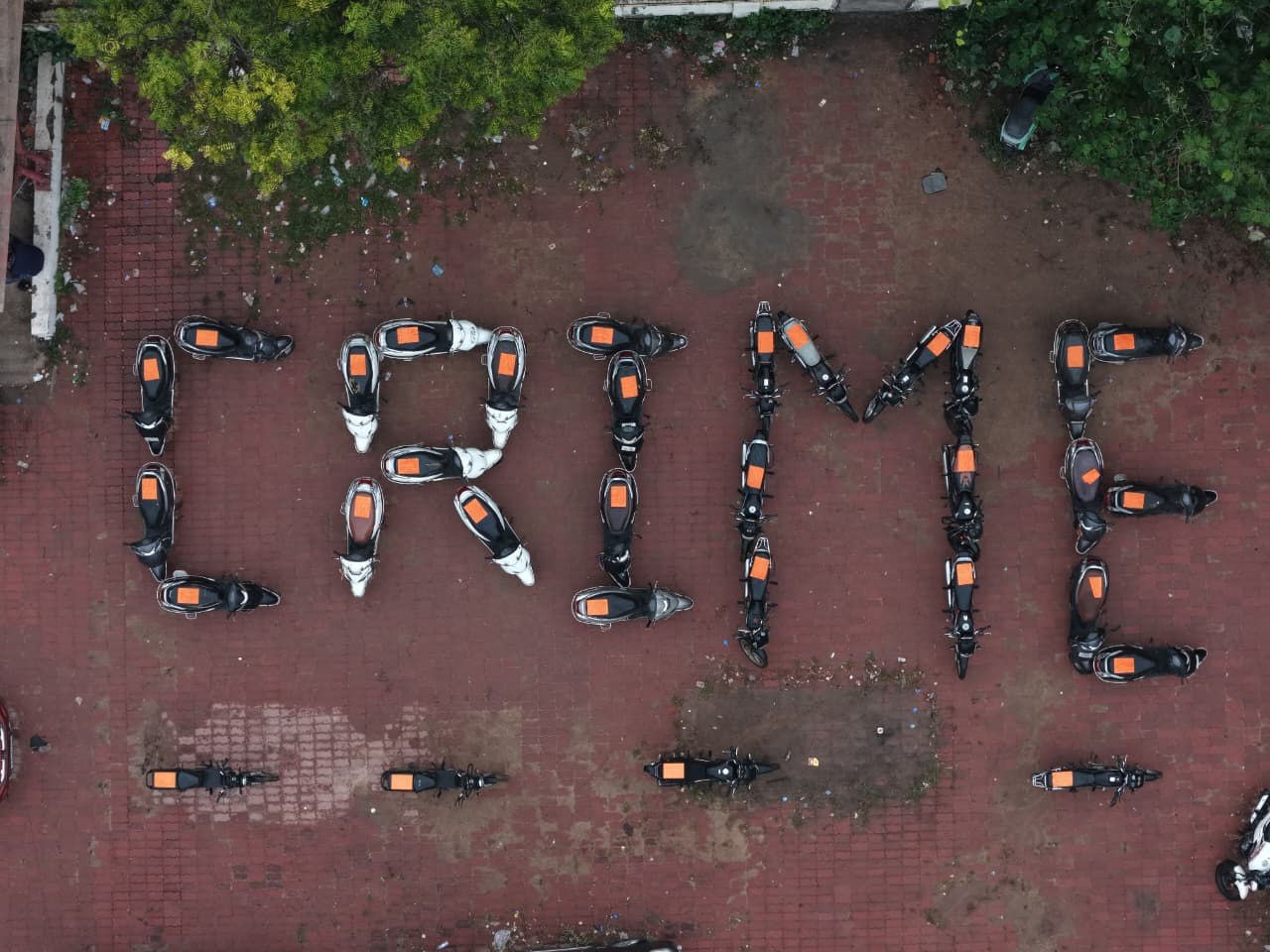 ચોરી કરાયેલા ૩૨ ટુ-વ્હીલર્સ સાથે  ક્રાઇમબ્રાંચે રીઢા આરોપીને ઝડપી લીધો 2 - image