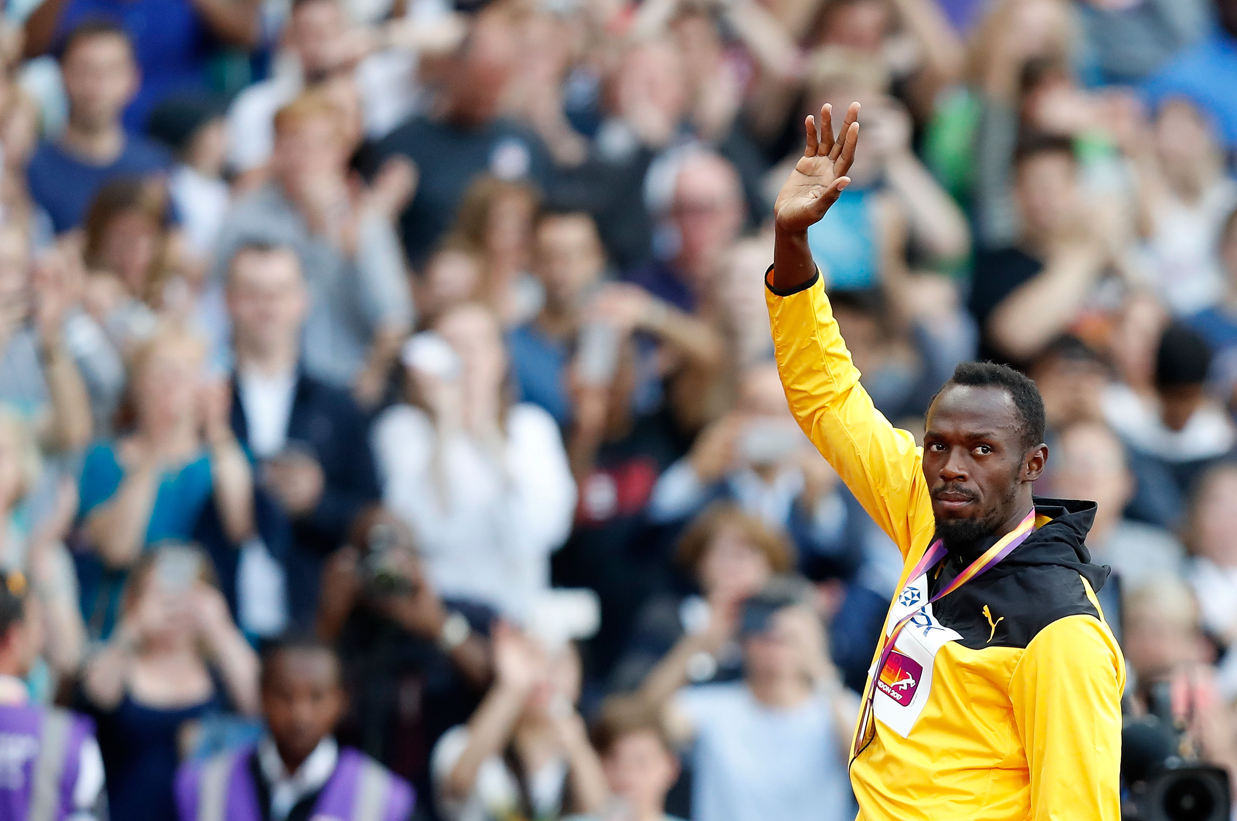 વિશ્વના સૌથી ઝડપી દોડવીર ઉસૈન બોલ્ટને હવે પગથિયાં ચઢવામાં પણ તકલીફ! કરોડરજ્જુ વાંકી વળી ગઈ 3 - image