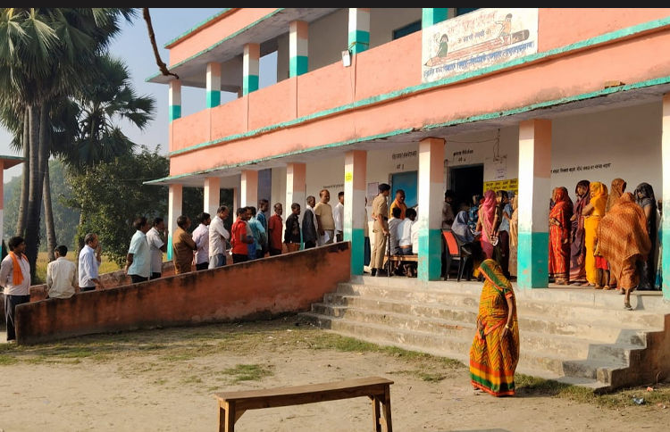 Bihar Election 2025: બિહારમાં પહેલા તબક્કામાં સાંજે 5 વાગ્યા સુધી 60.13 ટકા મતદાન 4 - image