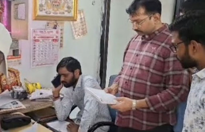 વડોદરામાં વાવાઝોડા અને ભારે વરસાદને કારણે અનેક વિસ્તારોમાં લાઈટો ગુલ : છાણી-તાંદળજામાં હોબાળો 1 - image