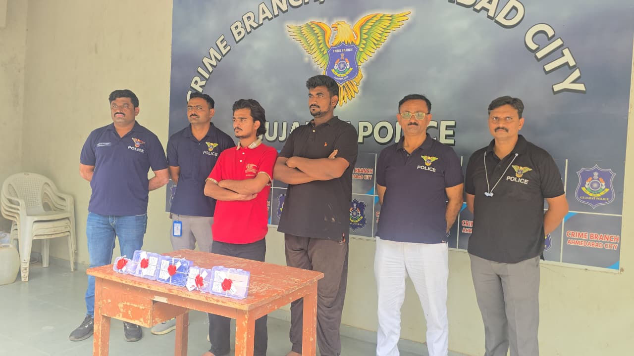 Ahmedabad Crime Branch nabs two with mephedrone worth ₹7 lakh near Maninagar railway station