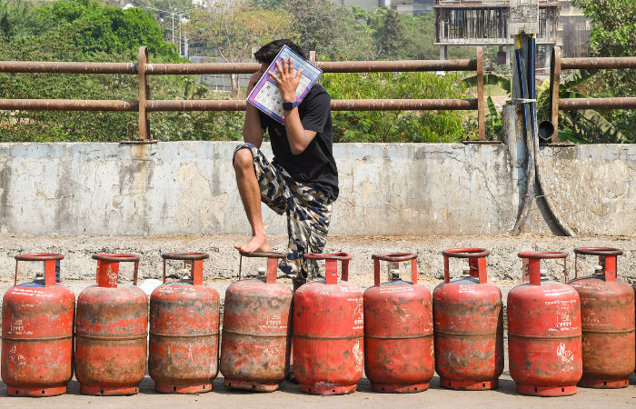 Explainer: ઈરાન યુદ્ધની વૈશ્વિક અર્થતંત્ર પર અત્યંત ગંભીર અસર થશે, જાણો ભારત કેટલું સુરક્ષિત 7 - image