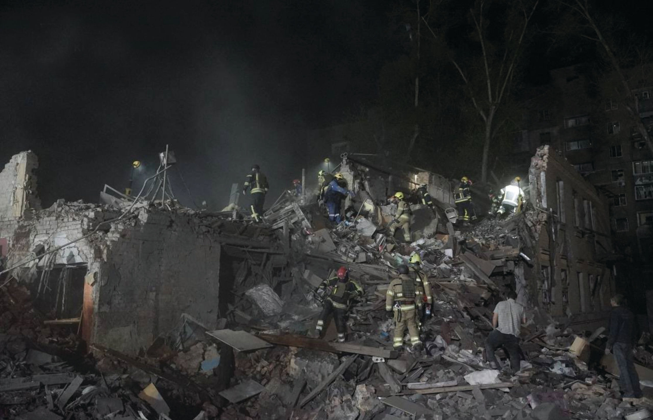 VIDEO: Russia's fierce attack on Kiev, many buildings in drone -mesile attacks, 9 killed, 70 injured 3 - Image