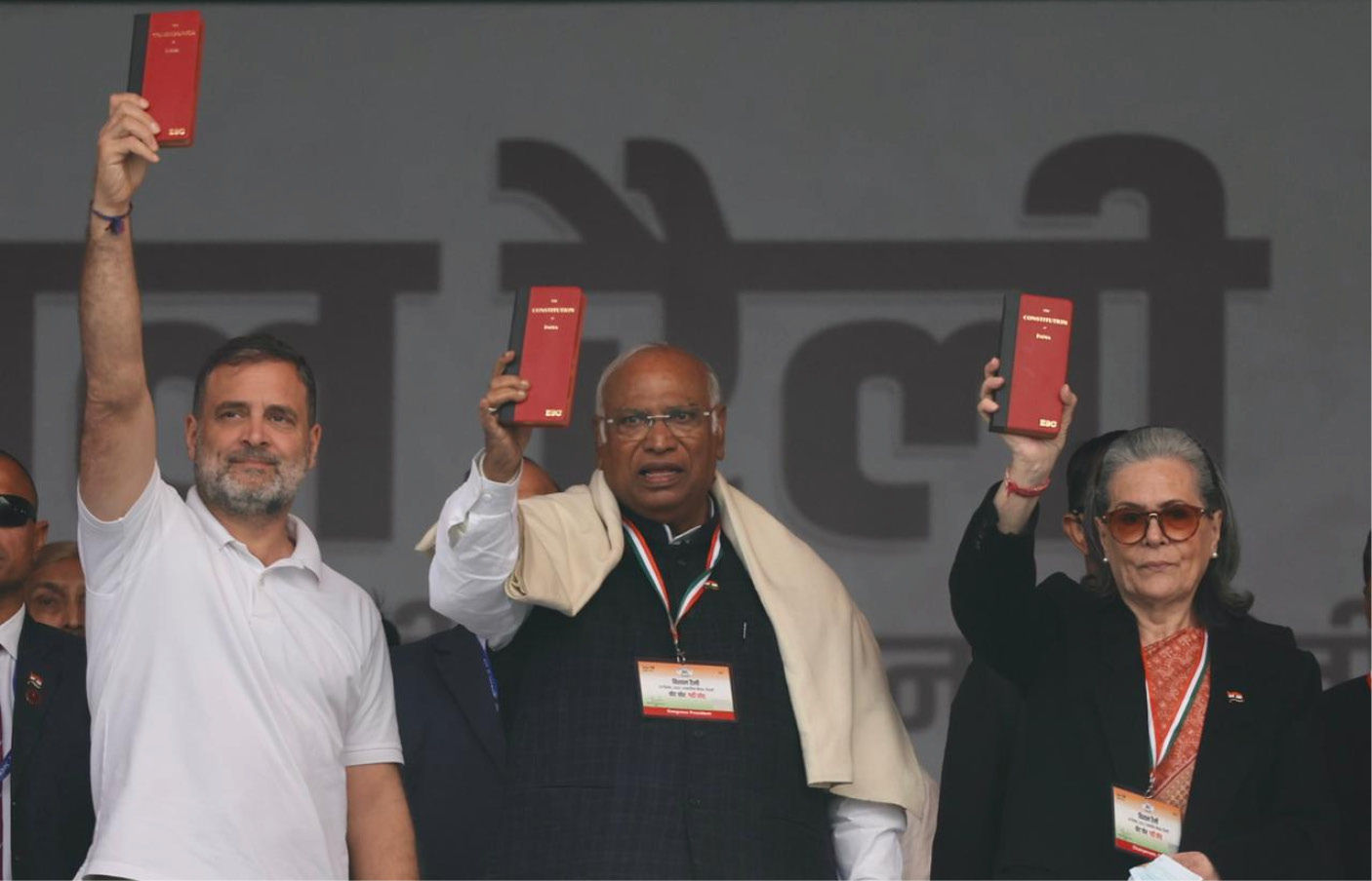 કોંગ્રેસની મહારેલી | રાહુલ ગાંધીએ કહ્યું- PM મોદીની ચોરી પકડાઈ, પ્રિયંકા ગાંધીનો આરોપ- 65 લાખ વોટ કાપ્યા 1 - image