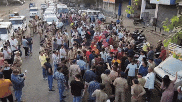 Gujarat Police round up over 1000 illegal Bangladeshis in Ahmedabad Surat