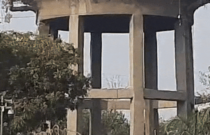 AI નહીં અસલી છે! અમદાવાદમાં પાણીની ટાંકી પર JCB જોઈ લોકો અવાચક, એન્જિનિયરિંગ 'જુગાડ' કે સ્માર્ટ વર્ક? 1 - image