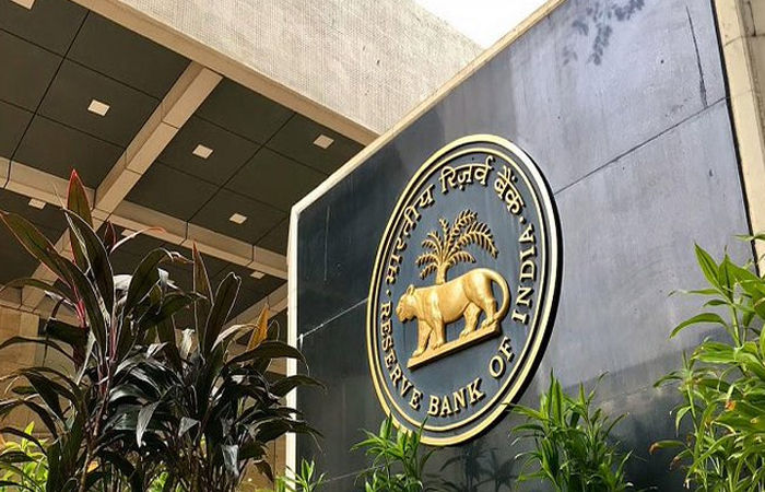 RBIનો સપાટો: 6 મહિના માટે આ બેન્ક પર પ્રતિબંધો, જાણો ગ્રાહકોના પૈસાનું શું થશે?