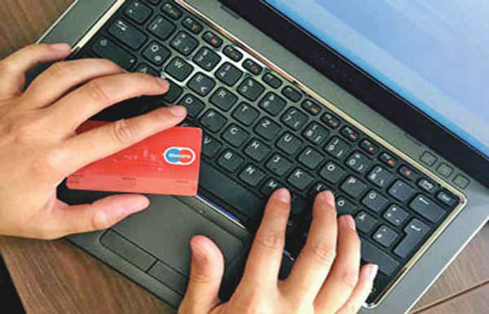 મંદી અને બેરોજગારીની બૂમો વચ્ચે બ્લેક ફ્રાઇડે પર ધૂમ ખરીદી થઈ 1 - image