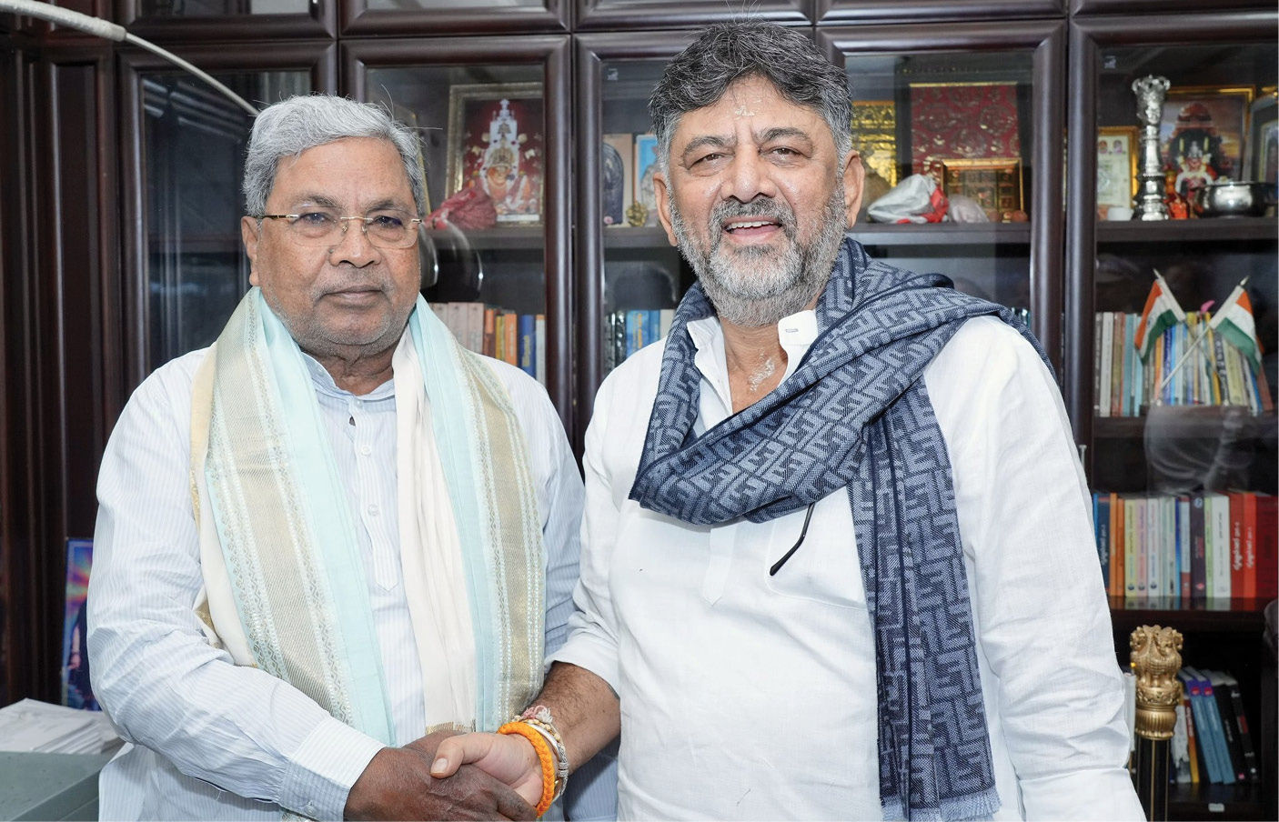 સિદ્ધારમૈયા રાજીનામું આપવા તૈયાર? કહ્યું- શિવકુમાર મારા ભાઈ જેવા, મોવડી મંડળ ઈચ્છે તો CM બનશે 1 - image