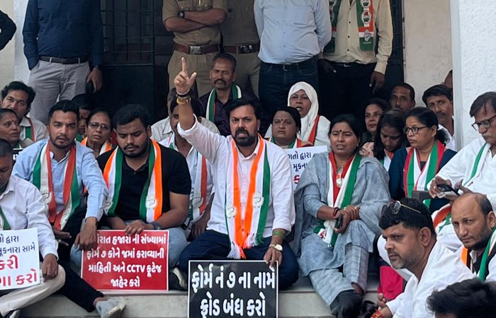 વોટચોરીના આક્ષેપ સાથે કોંગ્રેસનું વિરોધ પ્રદર્શન, ૪૦થી વધુ કાર્યકરોની અટકાયત 1 - image