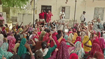 "અમારી બહેનો આતંકવાદી નથી!": 4 મહિનાથી ઇન્સેન્ટિવ ન મળતા આશા વર્કરોનો આક્રોશ, પોલિયો કામગીરીનો બહિષ્કાર 1 - image