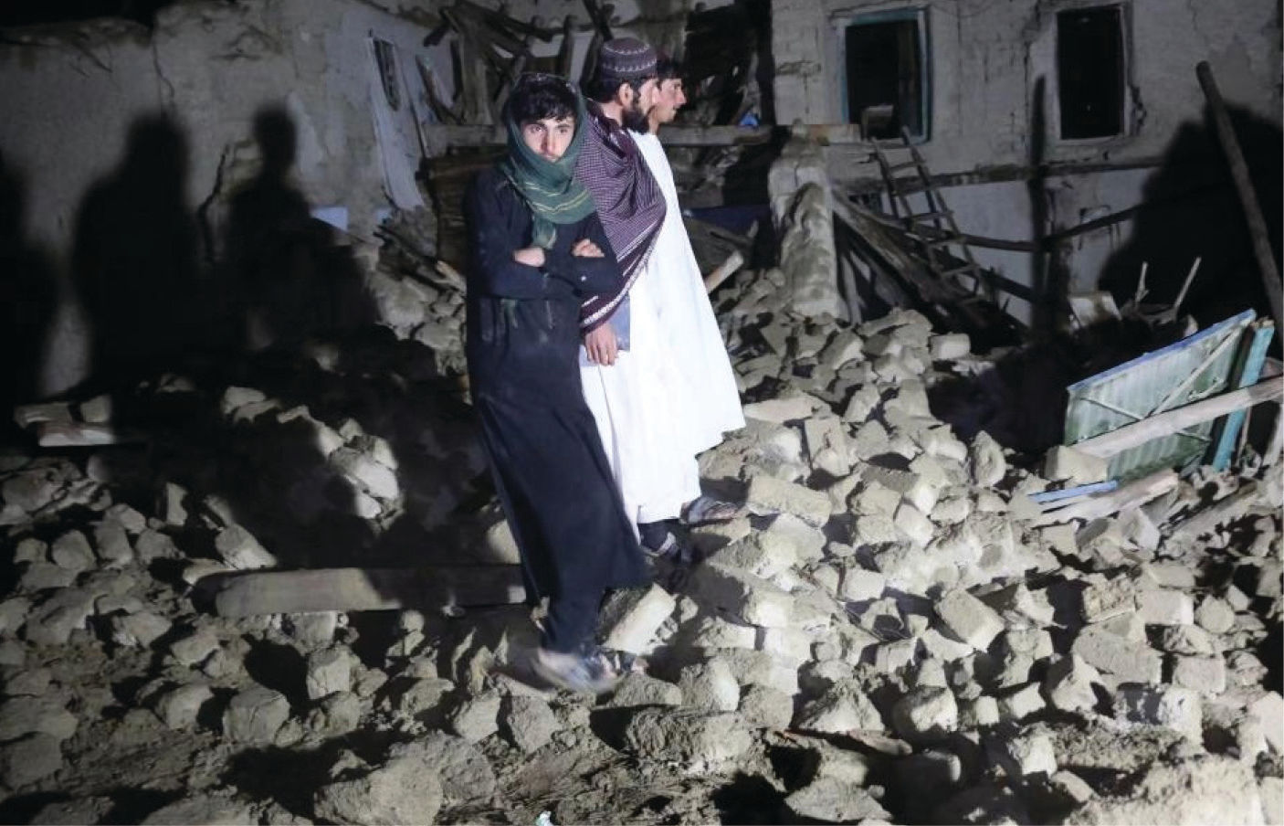 અફઘાનિસ્તાનમાં ભૂકંપ બાદ ભયાનક સ્થિતિ, મૃત્યુઆંક 2200ને પાર, અનેક જિલ્લામાં ભૂખમરાની સ્થિતિ 4 - image