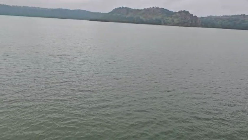 મહીસાગર જિલ્લાના કડાણા ડેમમાં જળસ્તર વધ્યું, 120 મેગાવોટ વીજળીનું ઉત્પાદન શરૂ 4 - image