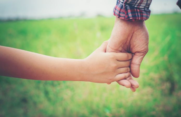 ગુજરાતમાં 10 વર્ષમાં 1297 બાળકો દત્તક લેવાયા, જેમાં 55% દીકરીઓ, આ નિયમ જાણવા જેવા 1 - image