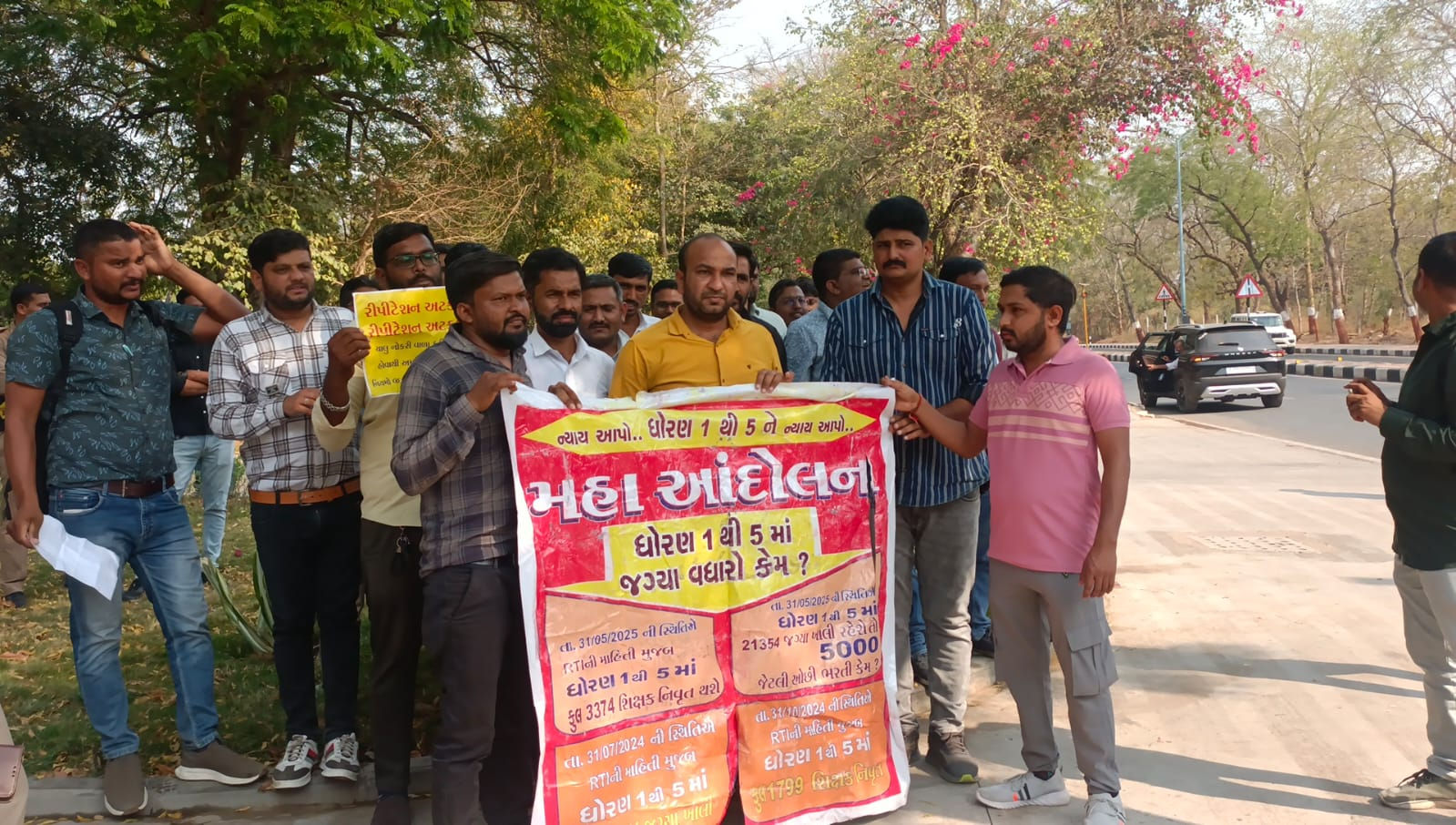 Six police inspectors LCB police fleet detain 15 protesting TET TAT candidates