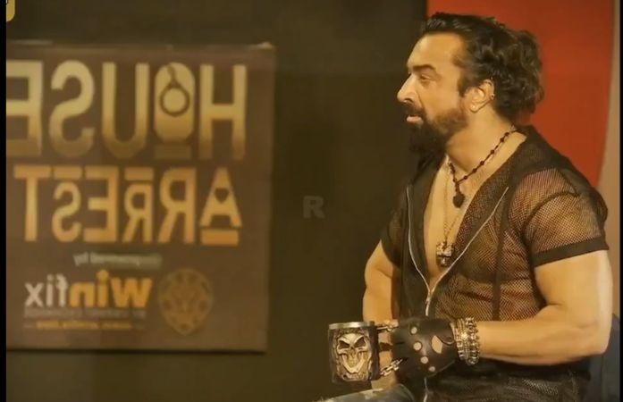 અશ્લીલ શોના વિવાદ વચ્ચે એઝાઝ ખાનની મુશ્કેલી વધી, મુંબઈની યુવતીએ દુષ્કર્મનો કેસ નોંધાવ્યો 1 - image