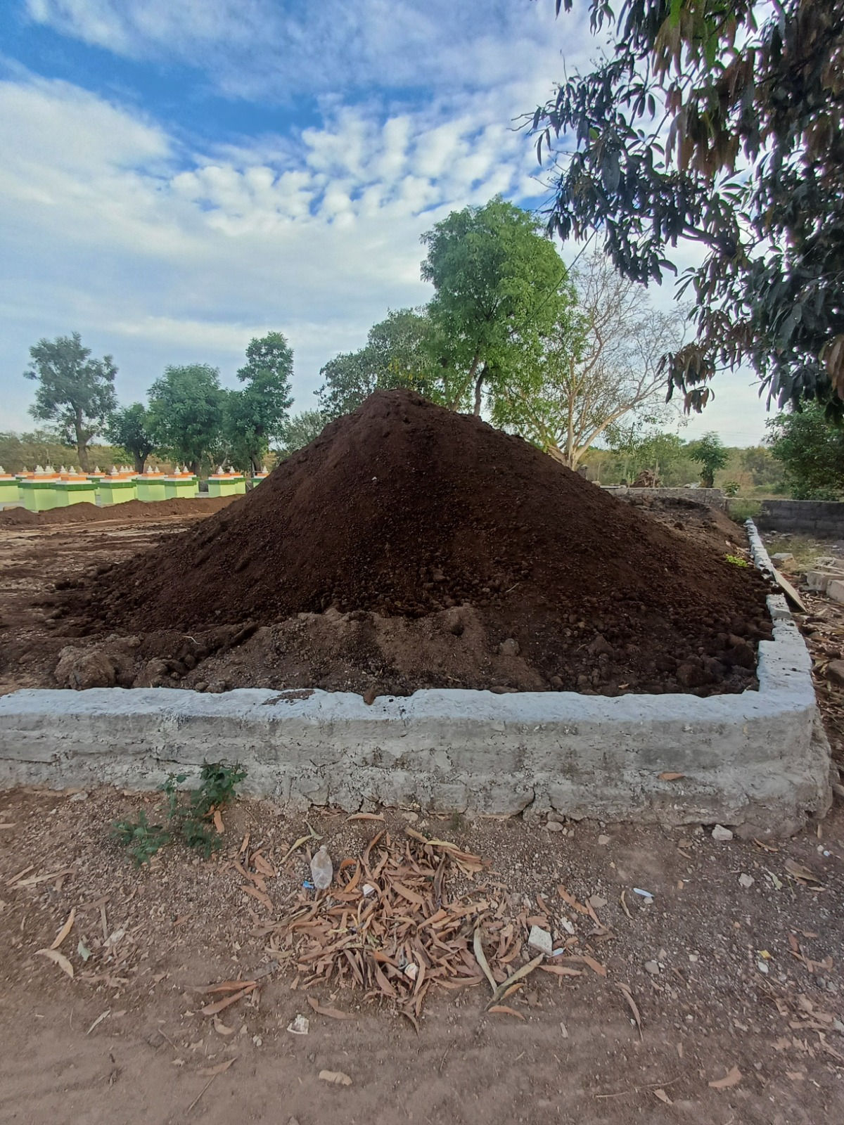 ગુજરાતનું અનોખું અન્નક્ષેત્ર: સતાધારમાં લાકડા કે LPG-PNG વગર રોજ 10 હજાર લોકો માટે બને છે ભોજન પ્રસાદ 3 - image