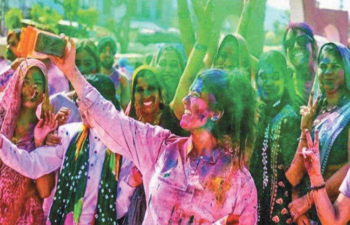 ધૂળેટી આવી વેચાણનો અવસર લાવી 90,000 કરોડનું ટર્નઓવર ગામડાનું અર્થતંત્ર મજબૂત બનશે 1 - image