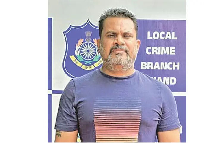 Suspended Anand deputy mamlatdar arrested in missing land file case