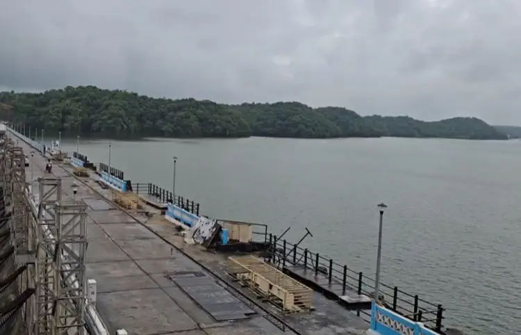 મહીસાગરના કડાણા ડેમના 6 ગેટ 4 ફૂટ સુધી ખોલાયા, નદી કાંઠાના ગામડાઓમાં ઍલર્ટ જાહેર 2 - image