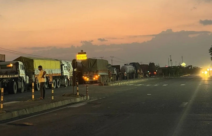 કચ્છના 4 ટોલનાકા સોમવાર સુધી ટોલ ફ્રી જાહેર, 'નો રોડ-નો ટોલ' આંદોલનની અસર, પેચવર્કનું કામ શરૂ 2 - image