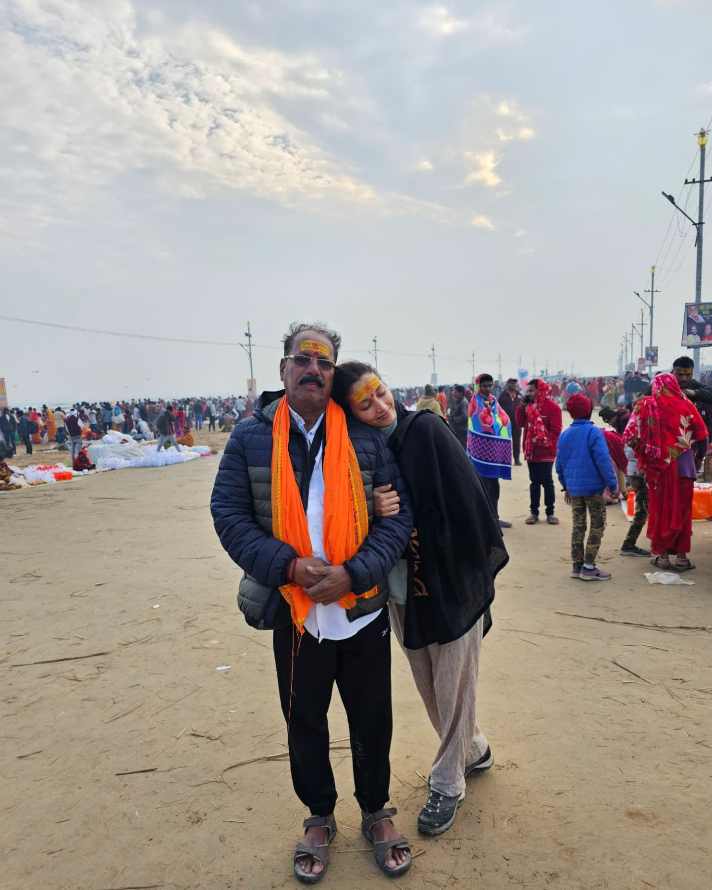 Photos: દક્ષિણ ભારતની સ્ટાર અભિનેત્રીએ મહાકુંભમાં લગાવી આસ્થાની ડૂબકી, માસ્કથી ચહેરો છુપાવ્યો 7 - image