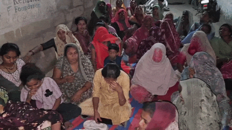 અમરેલી: દારૂના દૂષણે એક જ મહિનામાં 3 યુવાનોના જીવ લીધા, આક્રોશમાં આવેલા કલોરાણા ગામે લીધો મોટો નિર્ણય 2 - image