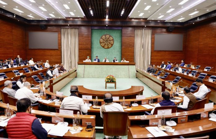 રાજનાથસિંહની અધ્યક્ષતામાં સર્વપક્ષીય બેઠક, શિયાળુ સત્રમાં ભારે હોબાળો થવાના આસાર 1 - image