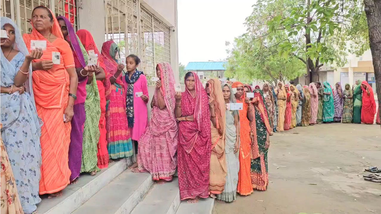 ગુજરાતમાં 8326 ગ્રામ પંચાયતોમાં શાંતિપૂર્ણ માહોલમાં મતદાન પૂર્ણ થયું, 25મી જૂને આવશે પરિણામ 10 - image