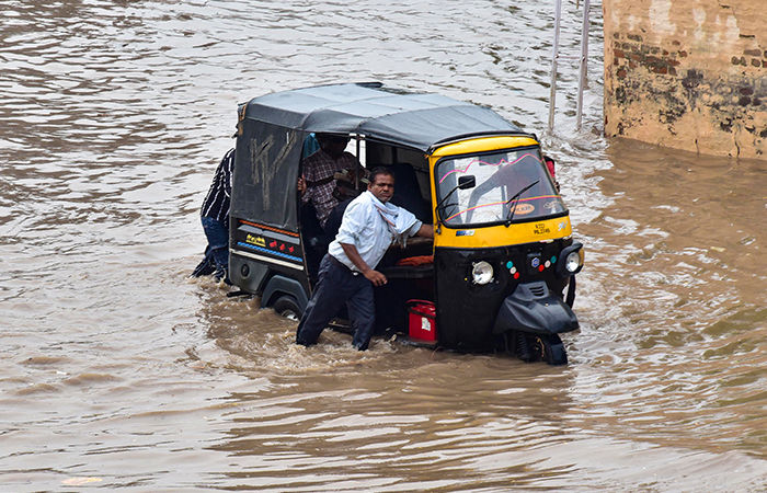 રાજસ્થાનમાં પણ મેઘરાજાએ વિનાશ વેર્યો, ડેમ તૂટતાં ગામડા ડૂબ્યાં, અનેક દુર્ઘટના વચ્ચે ફરી એલર્ટ 2 - image