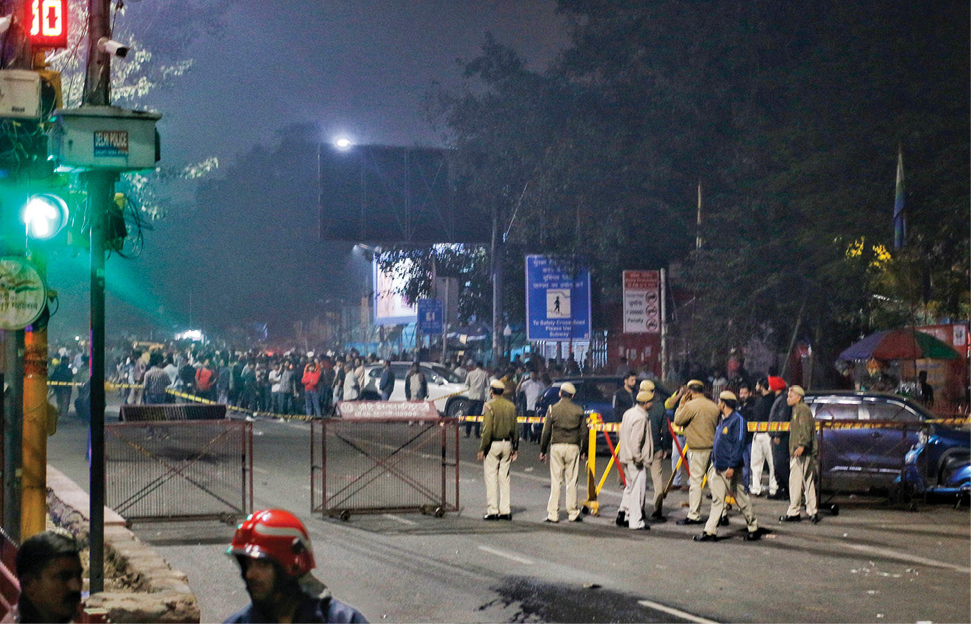 દિલ્હીના કરુણ દૃશ્યો | બ્લાસ્ટ નજરે જોનારાએ કહ્યું- ઠેર ઠેર લોકોના મૃતદેહો વિખેરાયેલા હતા 3 - image