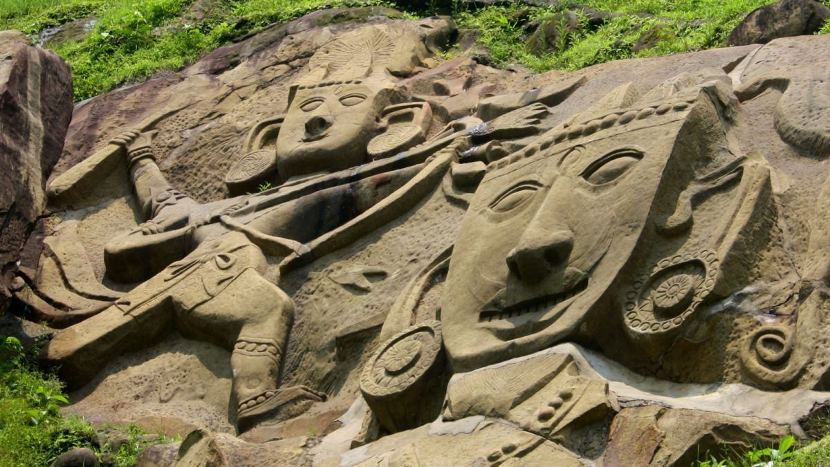 ભારતમાં આ રહસ્યમય સ્થળે પથ્થરમાં કંડારેલી  ૯૯ લાખ ૯૯ હજાર ૯૯૯ મૂર્તિઓનું રહસ્ય 2 - image