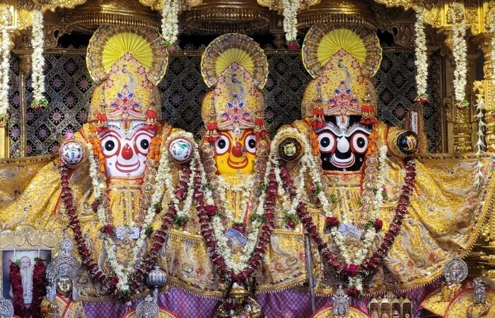 અમદાવાદ: અખાત્રીજે જગન્નાથ મંદિરમાં ચંદનયાત્રા, ફૂલોથી સુશોભિત રથોનું વિધિવત પૂજન અને શાસ્ત્રોક્ત વિધિ સંપન્ન 2 - image