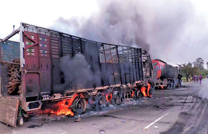 મણિપુરમાં ફરી હિંસા, બ્લાસ્ટમાં બે બાળકોનાં મોત : ચાર જિલ્લામાં કરફ્યુ 1 - image