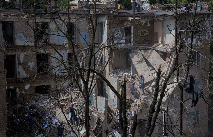 ઈઝરાયલ-ઈરાન શાંત થયા ત્યાં રશિયાનો યુક્રેન પર મોટો હુમલો, 16 નાગરિકોના મોત, 100 ઘાયલ 1 - image