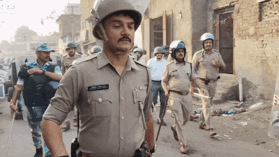 દાયકાઓ જૂના આશ્રયસ્થાનો છીનવાતા લોકો ચોધાર આંસુએ રડ્યા, રાજકોટમાં મેગા ડિમોલિશન વચ્ચે ભાવુક દૃશ્યો 6 - image