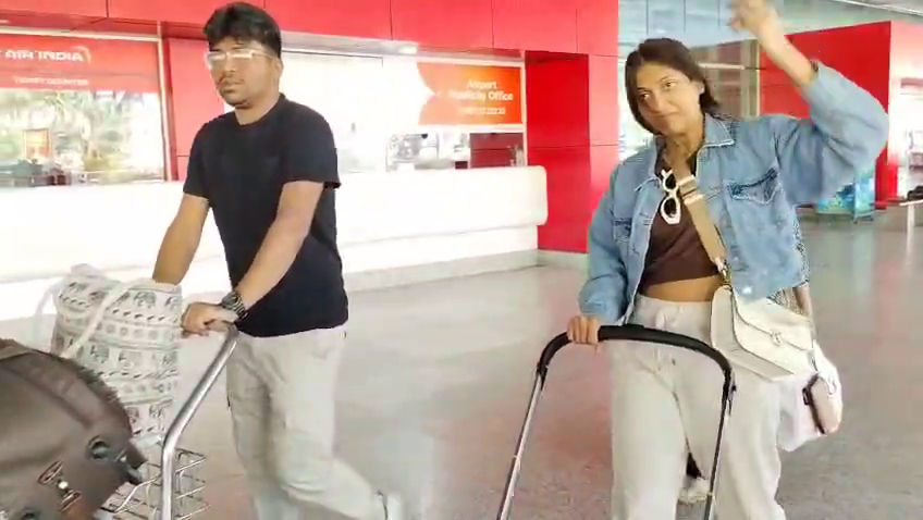 વડોદરા એરપોર્ટ પર મુસાફરોનો હોબાળો: આજે વધુ છ ફ્લાઈટ રદ, બે ફ્લાઈટ 4 કલાક લેટ 2 - image