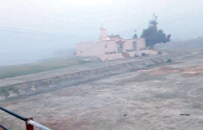 સુરેન્દ્રનગર જિલ્લામાં વહેલી સવારે ઝાકળવર્ષા, બપોરે કાળઝાળ ગરમી 1 - image