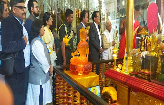 વડોદરાથી શ્રીલંકા લઈ જવાયેલા ભગવાન બુધ્ધના અસ્થિના 12 લાખ ભાવિકોએ દર્શન કર્યા 2 - image