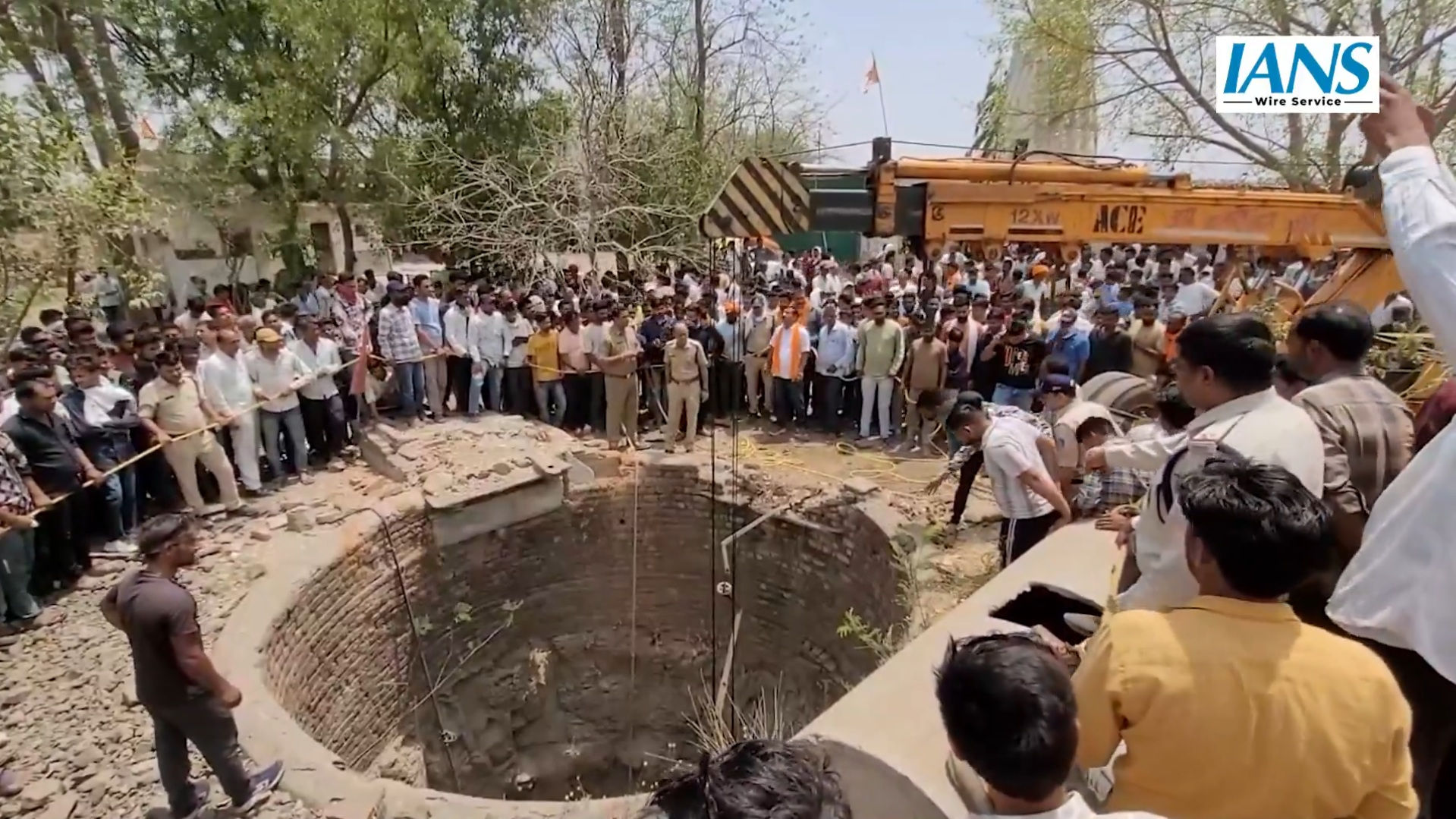 Van carrying devotees plunges into well in Madhya Pradesh, 11 dead including rescuer