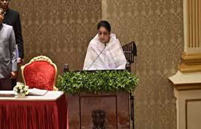 રાજ્યના પ્રથમ મહિલા નાયબ મુખ્યમંત્રી તરીકે સુનેત્રા પવારની શપથવિધિ સંપન્ન 1 - image