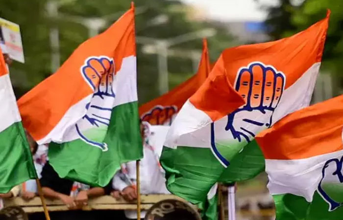 વડોદરાના વોર્ડ નંબર 15ના કોંગ્રેસના ઉમેદવારોએ પોતાની ઉમેદવારી નોંધાવી 1 - image