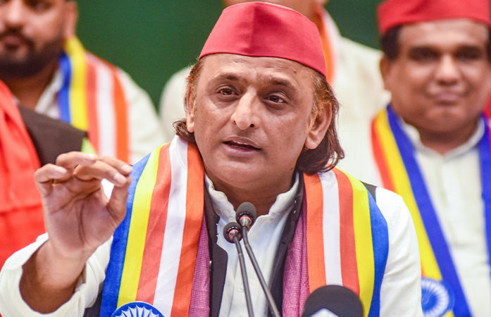 Akhilesh Yadav Backs Mamata Banerjee