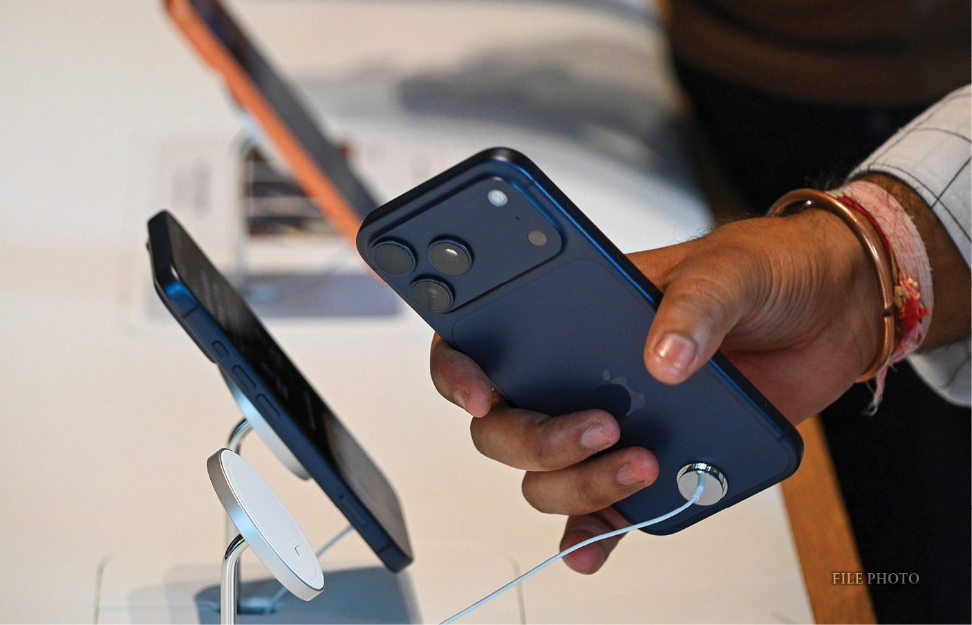 યુઝર્સને સરપ્રાઈઝ આપવાની તૈયારીમાં એપલ! આ મહિને જ લોન્ચ થશે સસ્તો iPhone, જાણો કેવા હશે ફિચર્સ 1 - image