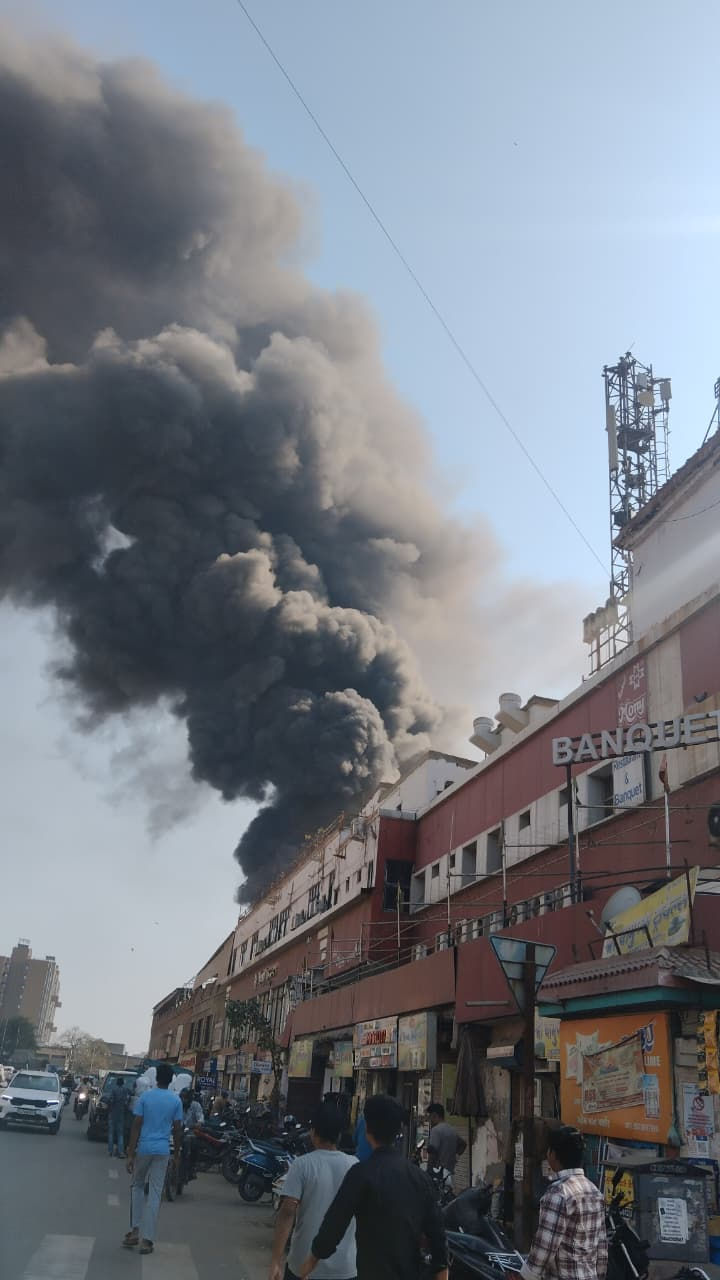 અમદાવાદના ઈસનપુરમાં કેમિકલ ફેક્ટરીમાં લાગેલી આગ કાબૂમાં, સદનસીબે કોઈ જાનહાનિ નહીં 2 - image