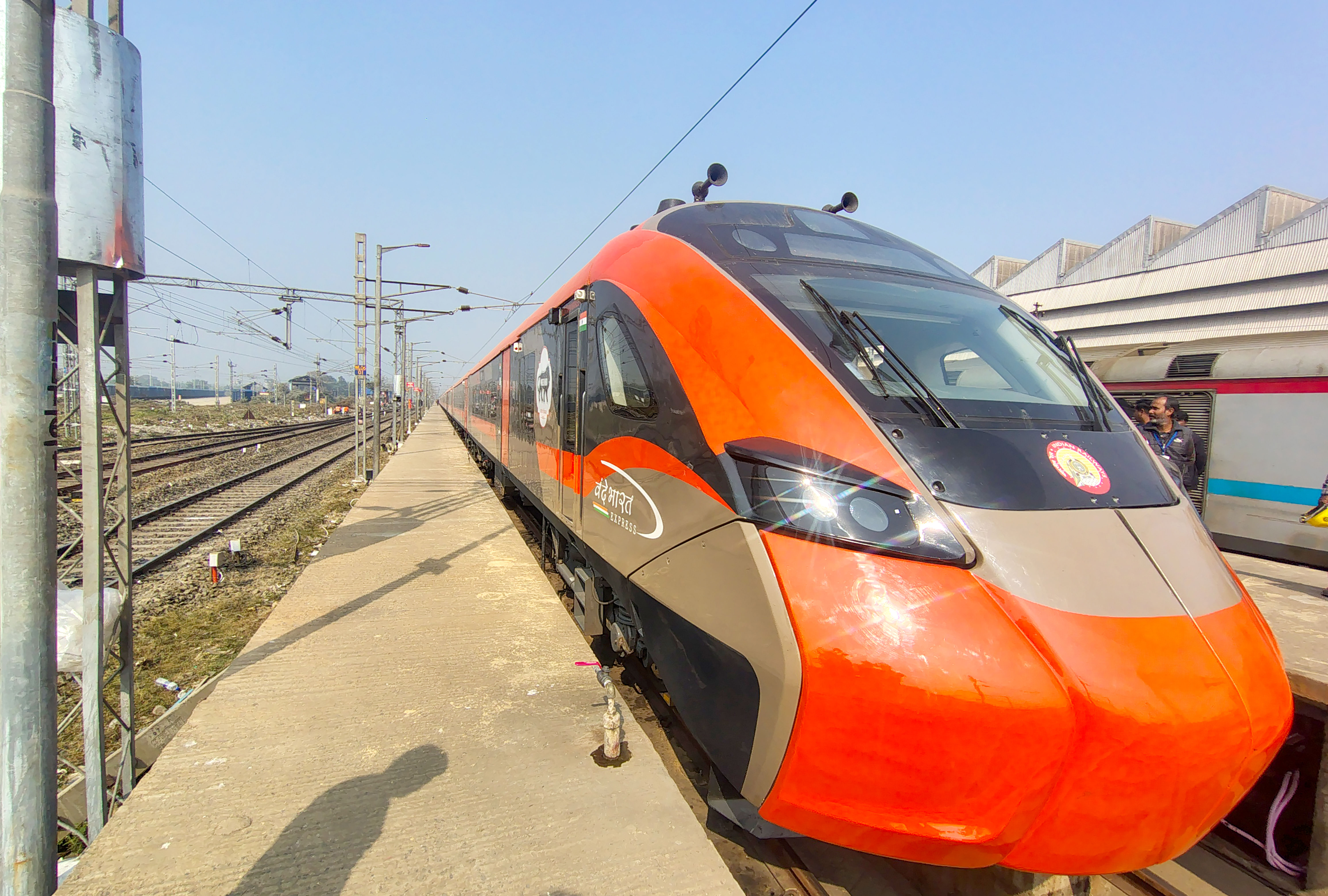 Four more coaches on Vande Bharat Ahmedabad–Mumbai  to benefit 278 more travellers