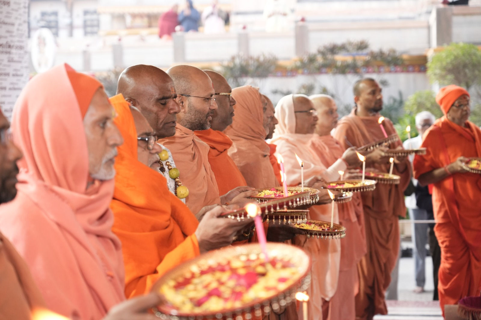 વડતાલધામમાં 'શ્રી સ્વામિનારાયણ મહામંત્ર'ના 224મા પ્રાગટ્યોત્સવની  ઉજવણી! અખંડ ધૂનનો અપૂર્વ રેકોર્ડ 2 - image