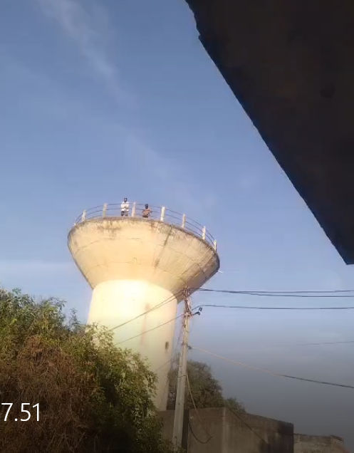 સાવધાન! ગાંધીનગરના મગોડીમાં પાણીની ટાંકી બની સરીસૃપોનો અડ્ડો: 1 મૃત, 5 જીવતા સાપ અને 3 ઘો નીકળતા ફફડાટ 2 - image