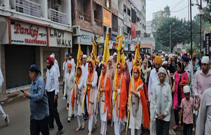 જામનગરમાં ગુરુદ્વારામાં આજે ગુરુનાનક દેવજીની 556મી જન્મ જયંતિની હર્ષો ઉલ્લાસથી ઉજવણી કરાઈ 2 - image